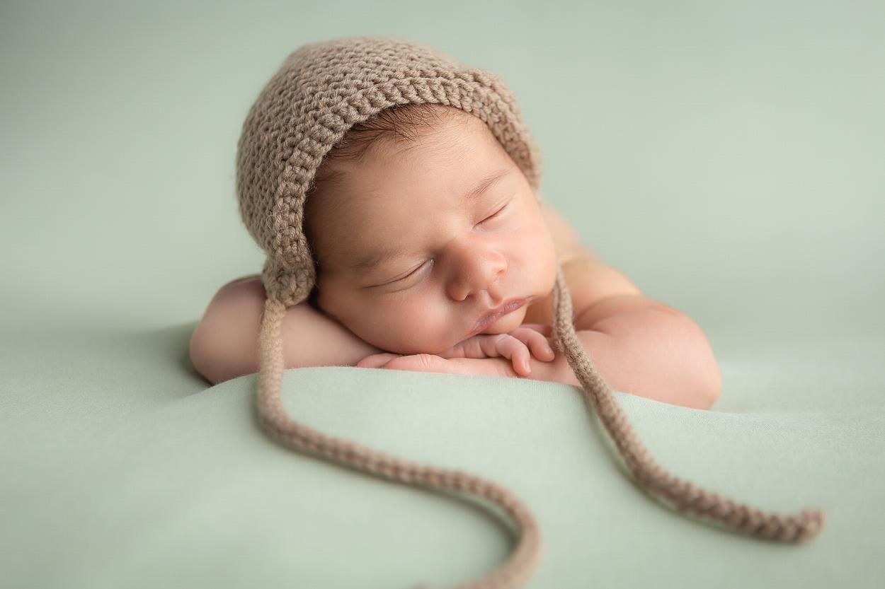 newborn poses 